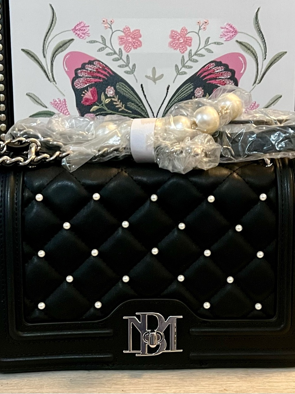Badgley Mischka Quilted Crossbody Bag w/ Pearl Embellishments NWT - Picture 1 of 7